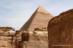 Blick auf die Chephren-Pyramide und Kalkstein vor Ende Tura, Ägypten.