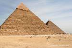 Angle Perspektive auf zwei Pyramiden von Gizeh, Ägypten.