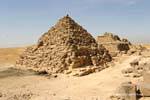 Die kleinen Pyramiden auf der Giza Queens archäologischen Stätte, Ägypten.