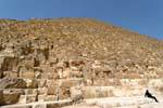 Kleinheit des Menschen und der Größe seiner Arbeit, Cheops-Pyramide, Ägypten.