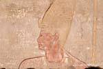 Farbbeständigkeit in der vorbildlichen Bedeutung Pharaos, Kapelle von Stoffen, Edfu Tempel, Ägypten.