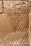 Vogel Rekhyt Inkarnation der Menschen in der Anbetung, Tempel von Esna, Ägypten.