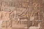 Mit Tüchern Neith vom König, Erleichterung, Esna Tempel, Ägypten.