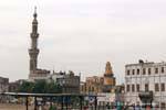 Der schiefe Minarett, nach einem Erdbeben, Esna, Ägypten.