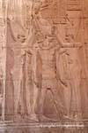 Krönung von zwei nackten Göttinnen erscheinen, Ober- und Unterägypten, Tempel von Kom Ombo, Ägypten.