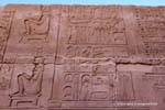 Chirurgische Instrumente, Isis und Nephthys der Geburt, in der Wand, Tempel von Kom Ombo, Ägypten.