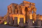 Nachtbeleuchtung des Tempels von Kom Ombo, Ägypten.