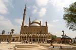 Outdoor-Innenhof mit Brunnen, Mehemet Ali Moschee, Kairo, Ägypten.