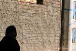 Frau Schatten an der Wand, Luxor, Ägypten.