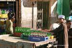 Kleine Dosen Soda Händler, Luxor, Ägypten.