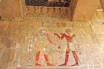 Hatschepsut-Tempel, Kapelle des Anubis, mit Horus polychrome Wand, Ägypten.