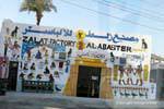 Zalat Fabrik bemalten Fassade, neues Qurna, Ägypten.