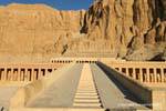 Die Rampe von der oberen Terrasse, Hatschepsut-Tempel, Ägypten.