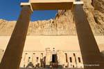 Der Zugriff auf die Veranda vor dem Schrein des Amun, Hatschepsut, fünften Königin der achtzehnten Dynastie, Ägypten.