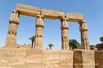 Geschlossen Lotus Spalten, Stadt Mut, Karnak-Tempel, Ägypten.