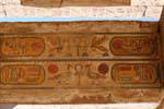 Farbige Patronen auf der Ankh, Karnak-Tempel, Ägypten.