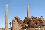 Obelisken der Hatschepsut und Thutmosis Innenhof zwischen dem dritten und vierten Pylon, Karnak-Tempel, Ägypten.
