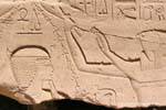 Horus und der König auf den falschen Bart, Erleichterung, Karnak-Tempel, Ägypten.