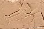 Fragment der Erleichterung, der Arm hält die Zügel, Karnak-Tempel, Ägypten.