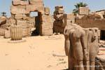 Ort, um mit einer seltenen rechten Statuen Karnak identifizieren, Ägypten.