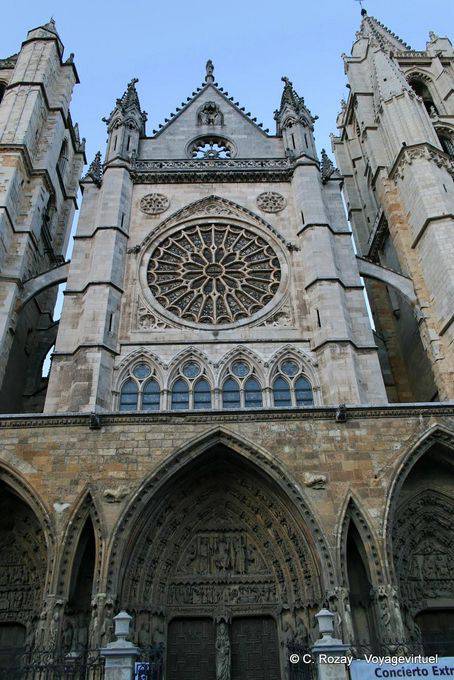 Westtür und Rosette Kathedrale von León - Spanien