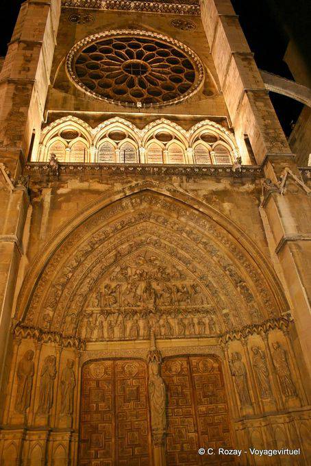 Portico de Nuestra Señora la Blanca Nachtansicht, Kathedrale von León - Spanien