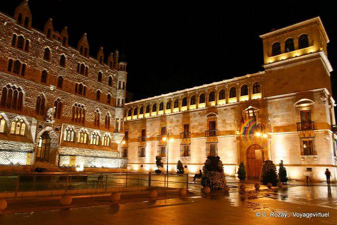 León in der Nacht, Plaza San Marcelo Diputación - Spanien