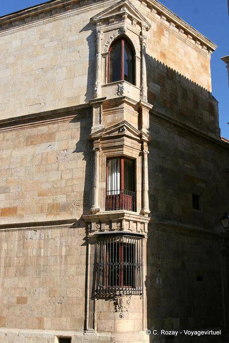 Ecke Calle Ancha und Calle Cid, Casa Botines, Leon - Spanien