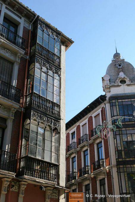 Architektur, Ecke Calle Ancha, Calle Sierra Pambley, León - Spanien
