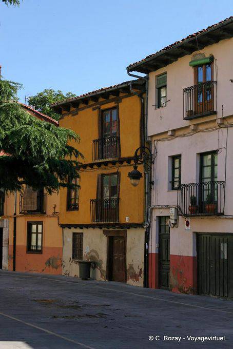 Altes Haus auf einem Grundstück León - Spanien