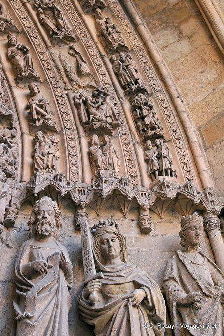 Könige und Königin auf dem portada San Francisco, Kathedrale von León geschnitzt - Spanien