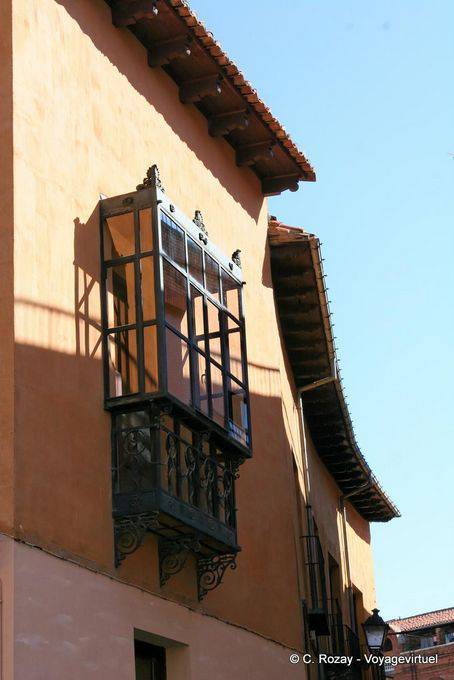 Balkon an das raue Klima der León angepasst - Spanien