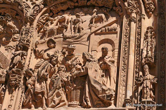 Skulptur auf der Hauptfassade der Kathedrale Nueva, Salamanca - Spanien