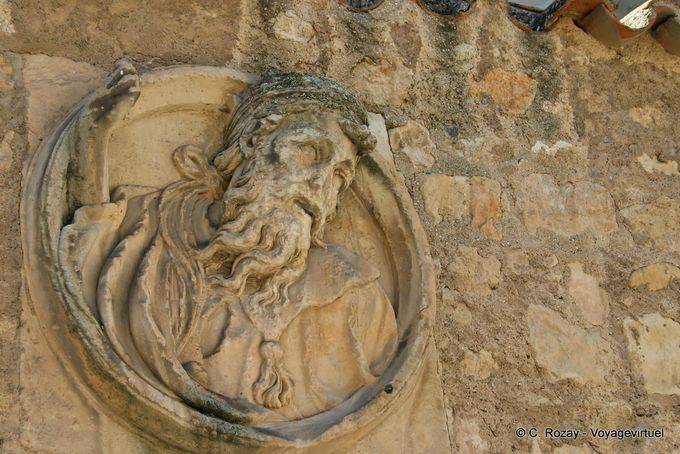 Der Kopf ragte aus der Wand, Skulptur, Salamanca - Spanien