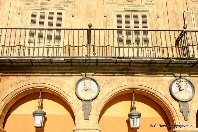 Salamanca, Plaza Mayor Laternen und Medaillons - Spanien
