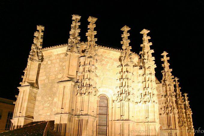 Architektur Spitze Iglesia Sancti Spiritus, Nachtsicht, Salamanca - Spanien