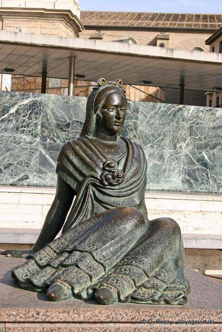 Bronze-Statue, Plaza Nuestra Señora del Pilar, Zaragoza - Spanien