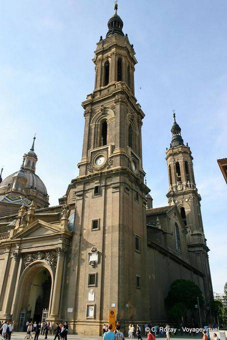 Türme der Basilika Nuestra Señora del Pilar, Zaragoza - Spanien