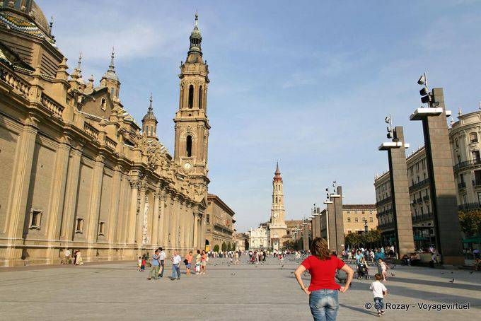 Zaragoza, Panorama-Plaza del Pilar - Spanien