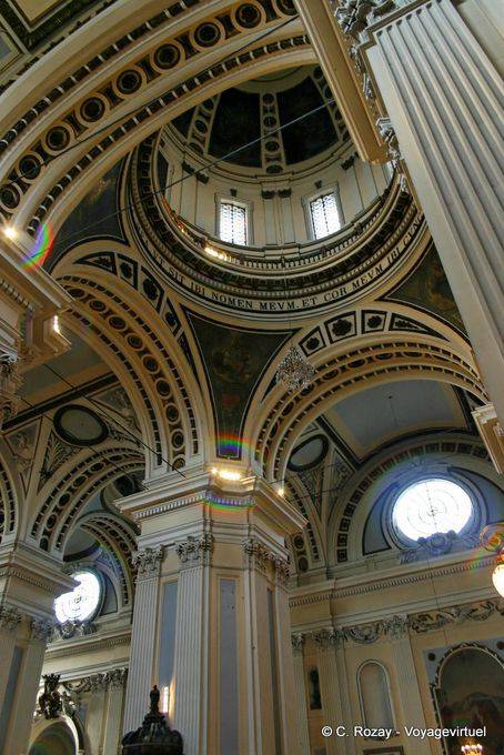Eine Kuppel des Kirchenschiffs des Briefes, in der Basilica del Pilar, Zaragoza - Spanien