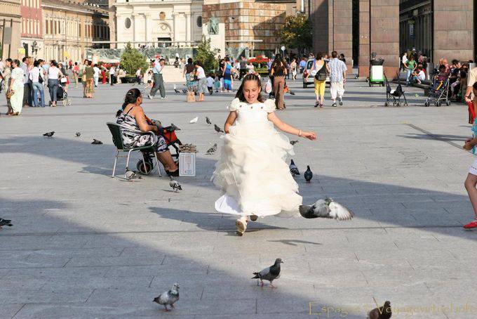 Kommunion verfolgt Tauben, Plaza del Pilar, Zaragoza - Spanien