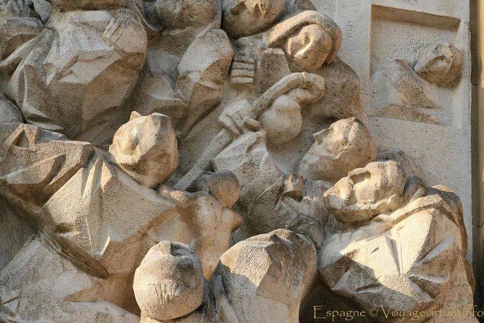 Detail einer Skulptur auf der Plaza del Pilar, Zaragoza - Spanien