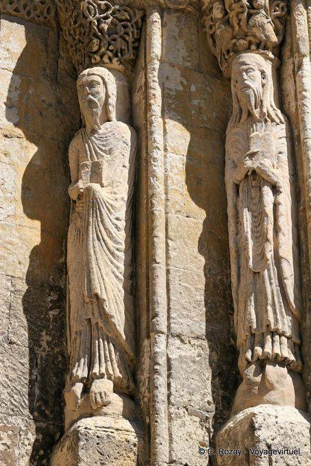 Statuen von Figuren aus dem Alten Testament, Parroquia de San Martin, Segovia - Spanien