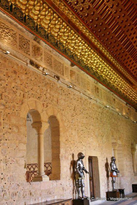 Zimmer der Galley, Rüstungen und Fries Mudejar Putz, Alcazar, Segovia - Spanien
