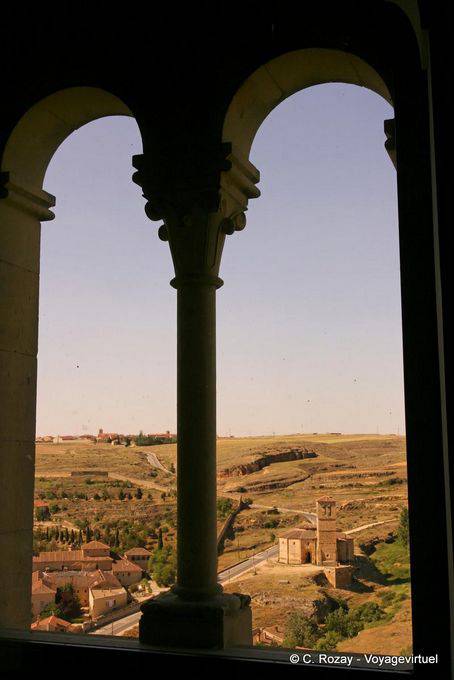 Convento de Carmelitas Descalzas und Iglesia de la Vera Cruz, Blick von der Turm John II der Alcázar, Segovia - Spanien