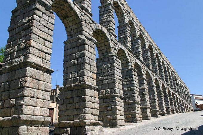 Aquädukt von Segovia aus Granitblöcken zusammengesetzt trocken montiert - Spanien