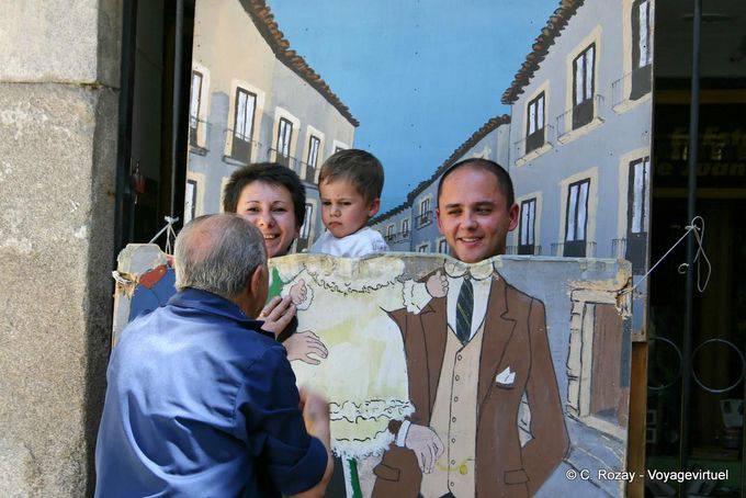 Lachen für die Fotografie Trompe-l'oeil, Plaza San Martin, Segovia - Spanien