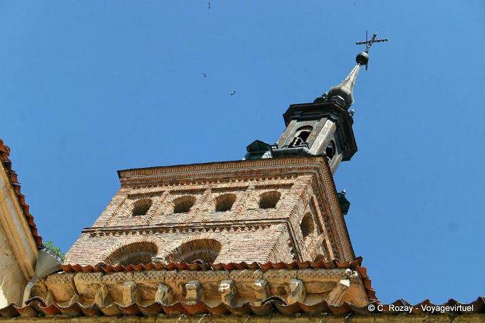 Glockenturm der Kirche San Martin, Segovia - Spanien