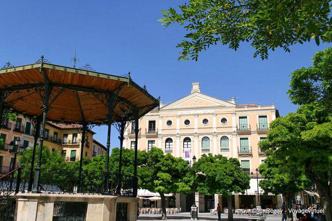 Teatro Juan Bravo, von der Plaza Mayor, Segovia - Spanien