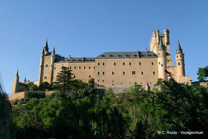 Fassade des Alcazar von Segovia - Spanien